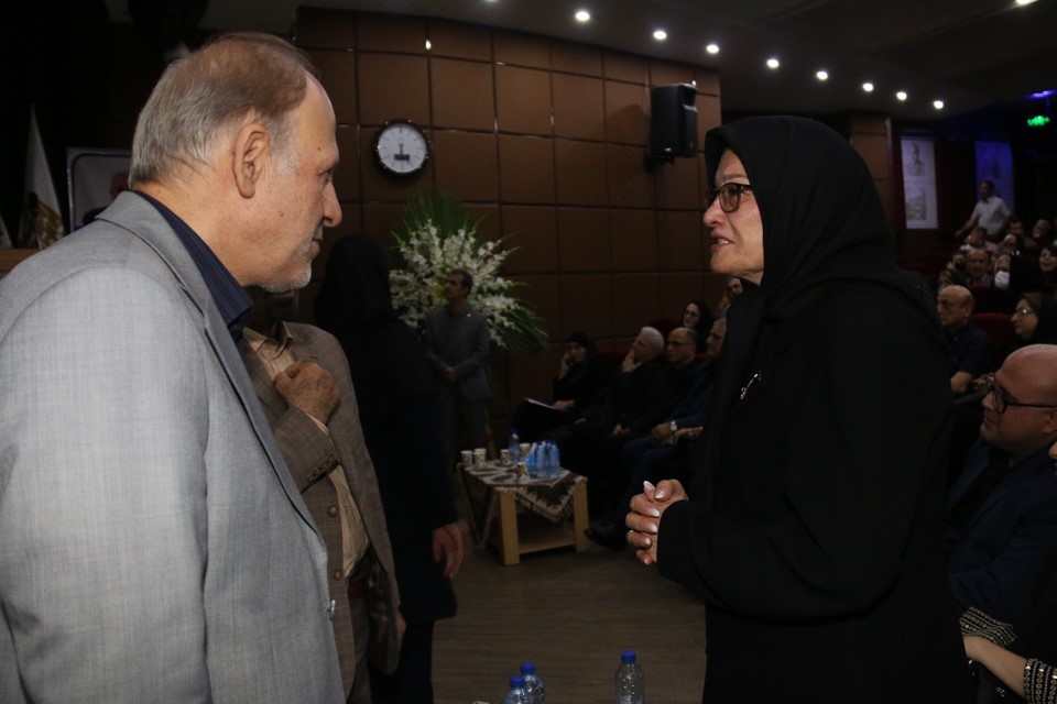 دکتر سید جلال ساداتیان و همسر مرحوم حسینی